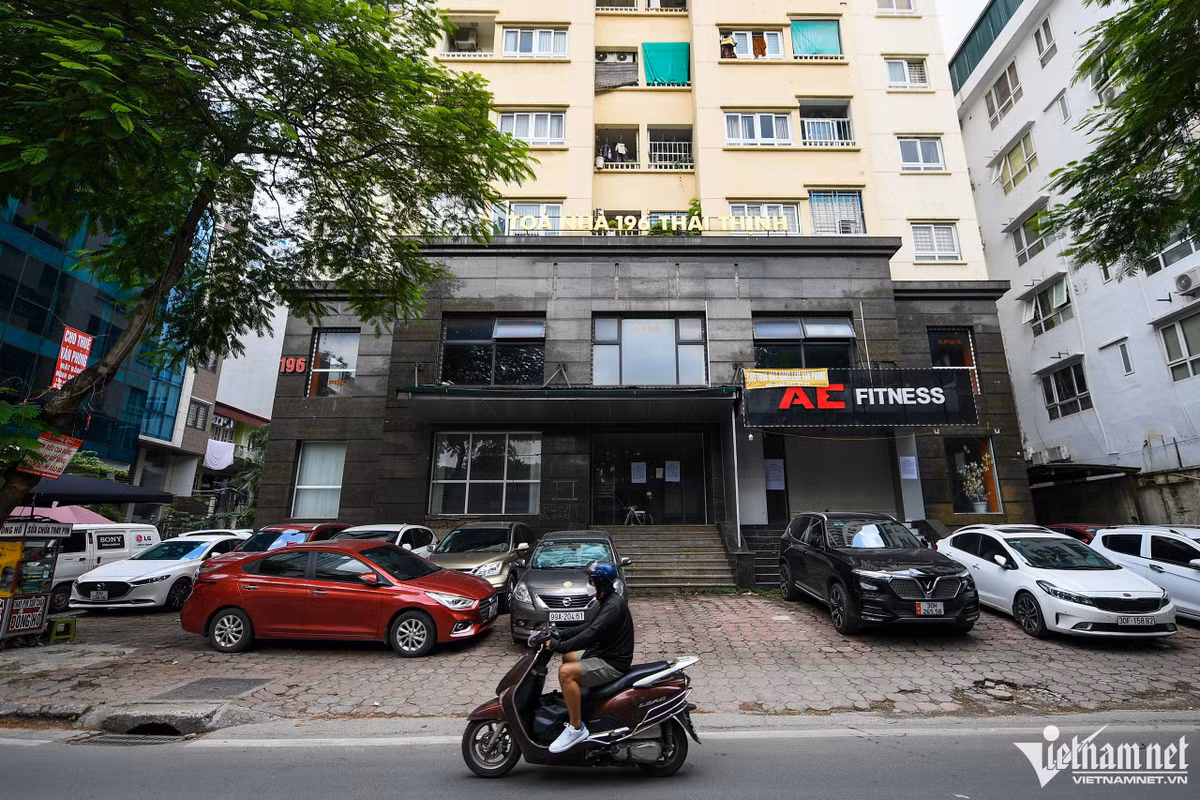 Hiện khu vực tầng 1, tầng lửng chung cư này không hoạt động. Chủ sở hữu tòa nhà đã thông báo diện tích trên đang được công an quận Đống Đa đình chỉ. Thanh tra thành phố Hà Nội và cảnh sát điều tra quận Đống Đa đang làm rõ những sai phạm để xử lý theo đúng pháp luật.