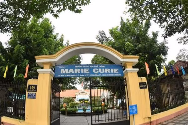 Thu phi nghi trua 15.000 dong/buoi, Hieu truong Truong THPT Marie Curie noi gi?