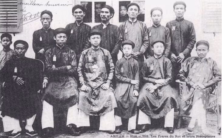 Các anh em của vua Thành Thái và các ông thầy (phụ đạo).