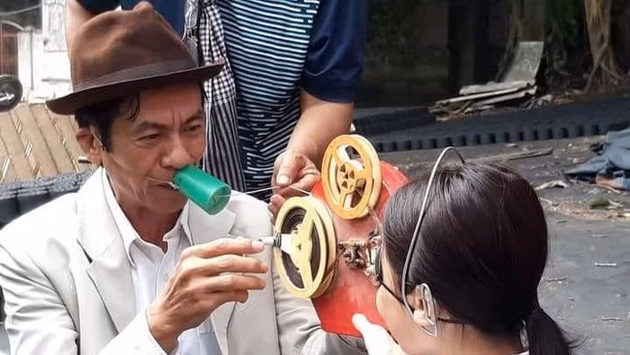  Bùi Bài Bình chỉ muốn được làm diễn viên bởi như ông nói: “Công việc của người diễn viên nhẹ nhàng hơn vì chỉ phụ trách nhân vật của mình còn đạo diễn phải có trách nhiệm lo lắng cho tất cả mọi người trong đoàn”.
