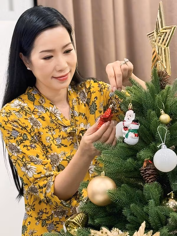 Sau những năm cống hiến hết mình cho nghệ thuật, hiện tại NSND Trịnh Kim Chi là Phó Chủ tịch Hội Sân khấu TP.HCM và Giám đốc Sân khấu Trịnh Kim Chi.