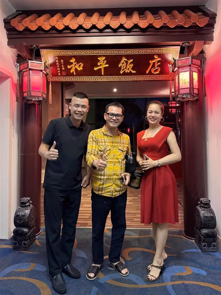 Hiep Ga dang livestream bi ban gai bat di lau nha-Hinh-2