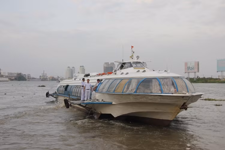 Theo UBND TP, việc ngưng hoạt động của tàu cao tốc cánh ngầm nhằm để các ngành chủ quản kiểm tra các điều kiện an toàn kỹ thuật và bảo vệ môi trường, rà soát các điều kiện pháp lý, các quy định về quản lý nhà nước đối với loại hình hoạt động vận tàu cao tốc cánh ngầm mà cụ thể là tuyến TP HCM - Vũng Tàu để đảm bảo an toàn tuyệt đối cho hành khách nhất là dịp Tết.