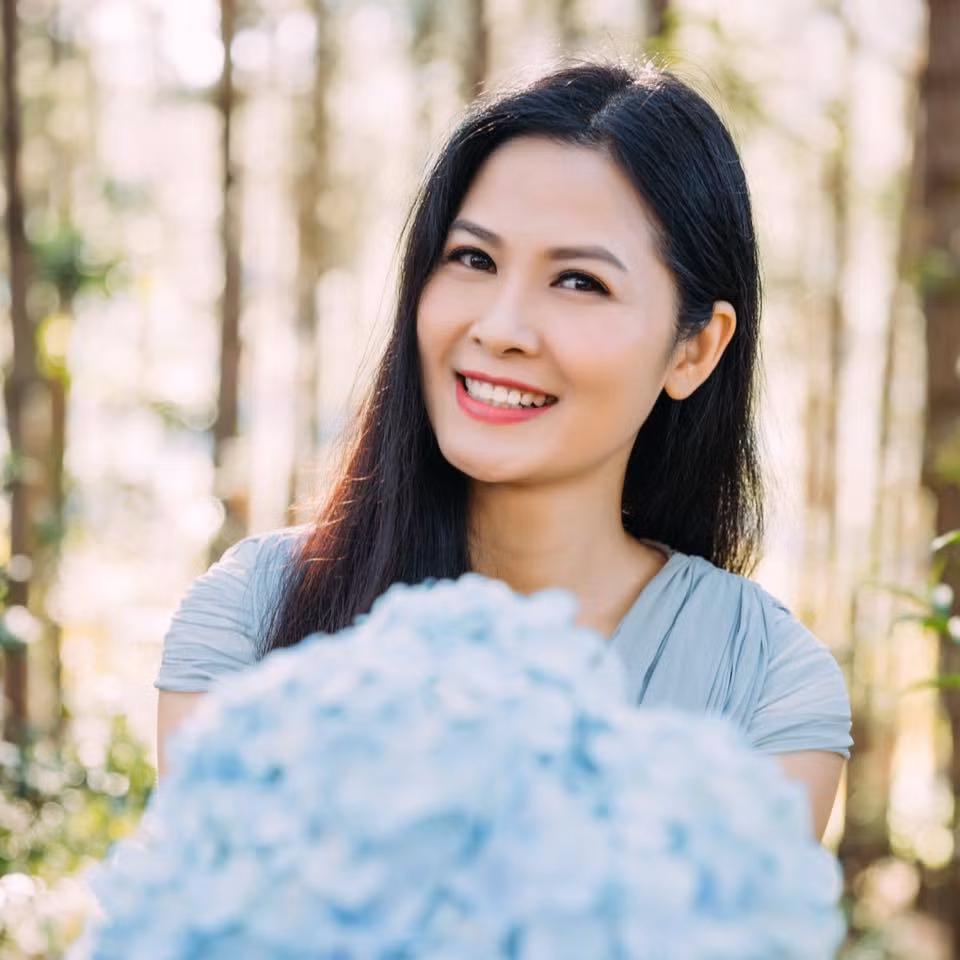 Sau nhiều năm, Thúy Hà vẫn giữ vẻ đẹp dịu dàng, truyền thống với mái tóc thẳng không mấy thay đổi.