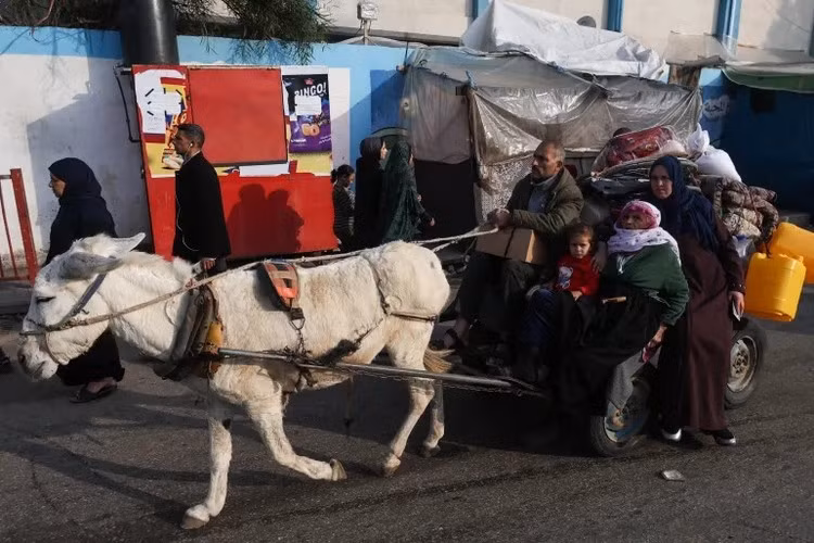 Hai bên nhiều lần cáo buộc nhau vi phạm ở phía bắc Gaza - mục tiêu chính trong cuộc tấn công của Israel từ cuối tháng 10. Hai bên đồng ý lệnh ngừng bắn kéo dài 4 ngày từ 24/11.