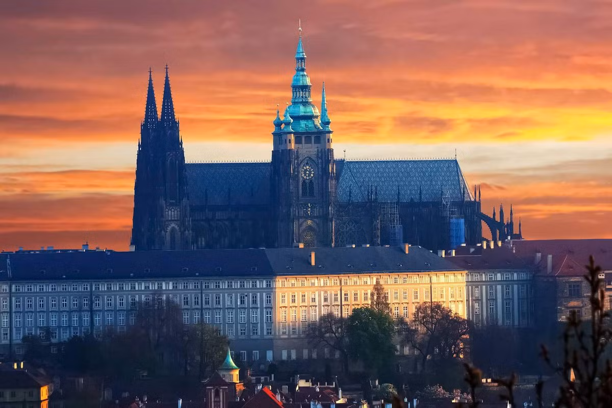 Ngày nay, lâu đài Praha được xem là một trong những công trình mang tính biểu tượng của Cộng hòa Séc. Lâu đài trở thành một phần của Di sản văn hóa thế giới Trung tâm lịch sử Praha từ năm 1992. Ảnh: Amazing Czechia.