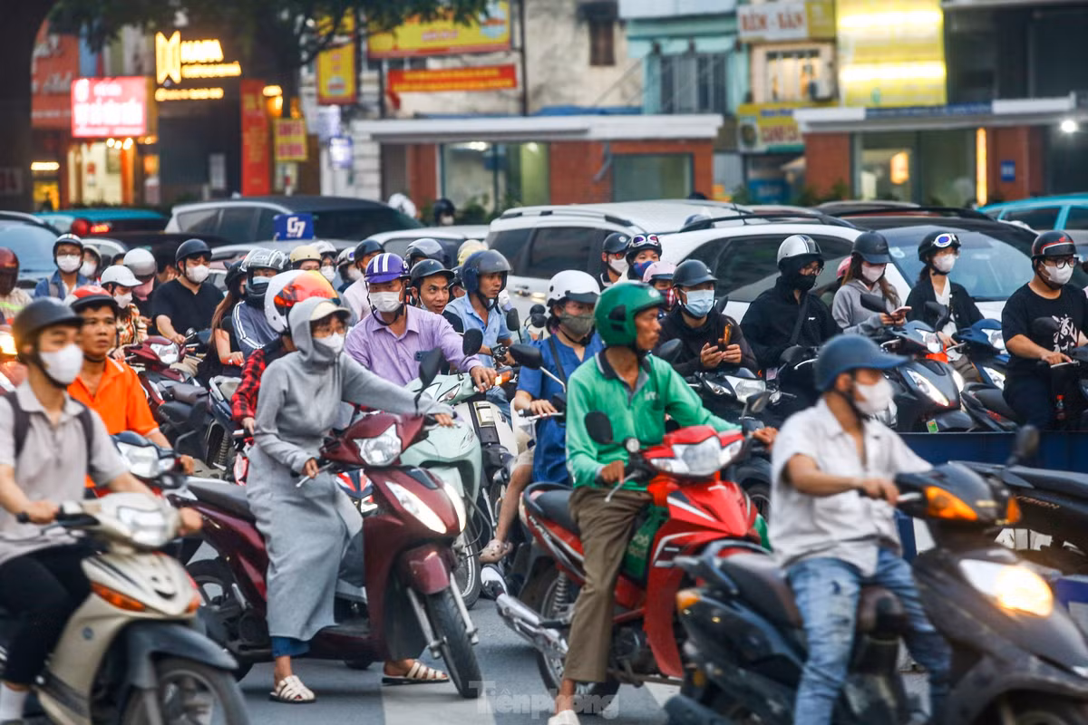 Các phương tiện nhích từng bước trên đường Vành đai 3