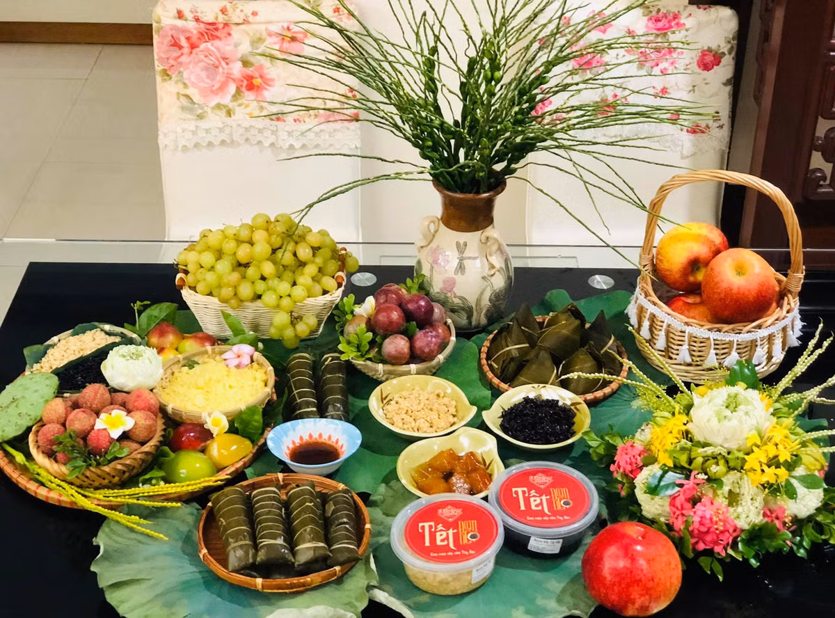Theo nhiều tài liệu ghi lại, bên cạnh Việt Nam, Tết Đoan Ngọ được tổ chức ở nhiều nơi khác thuộc châu Á như Trung Quốc, Triều Tiên, Đài Loan (Trung Quốc) hay Nhật Bản. Cái tên đã thể hiện ngày cũng như giờ chuẩn nhất mà các gia đình nên thực hiện các nghi thức cúng cho ngày này.