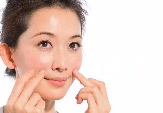 Trong đường công danh người này là người kiên cường có ý chí tiến lên nhưng họ luôn bị tiểu nhân hãm hại cản trở đường thành công của họ. Vì vậy, dù có cố gắng nhiều những nhọc nhằn mà chẳng nên cơm cháo. (*Thông tin chỉ mang tính chiêm nghiệm, tham khảo).