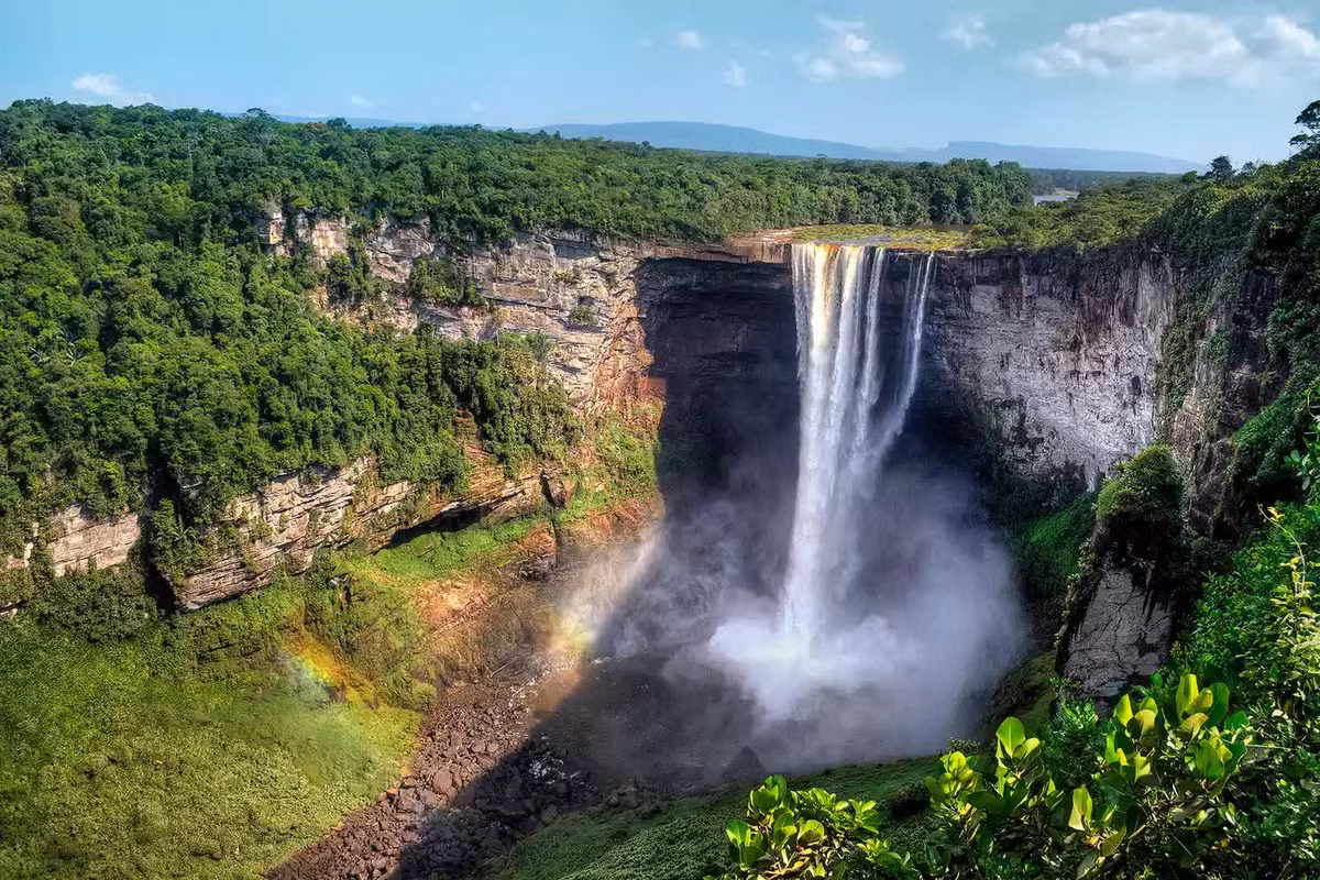 Thác Kaieteur, Guyana. Ảnh: TIM SNELL / GETTY