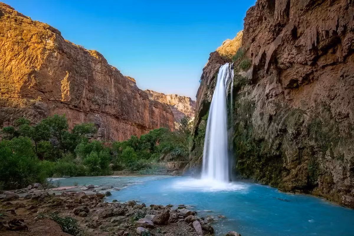 Thác Havasu, bang Arizona, Mỹ. Một phần lý do khiến thác Havasu trở nên ngoạn mục là vị trí hẻo lánh của nó trong Hẻm núi Havasu trên vùng đất do Bộ lạc Havasupai quản lý ở Grand Canyon của bang Arizona, Mỹ. Ảnh: PUTT SAKDHNAGOOL/GETTY