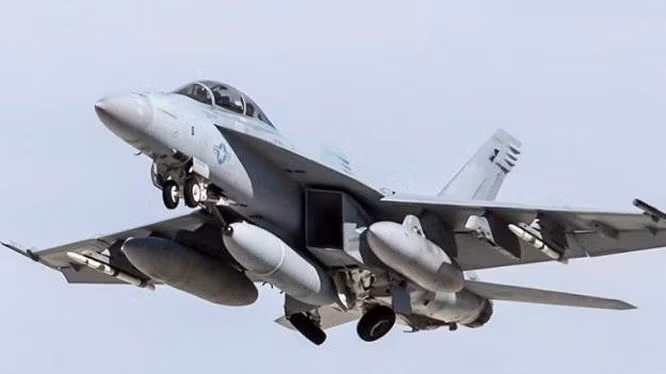 So hai may bay tang hinh Nga-Trung, My nang cap F/A-18