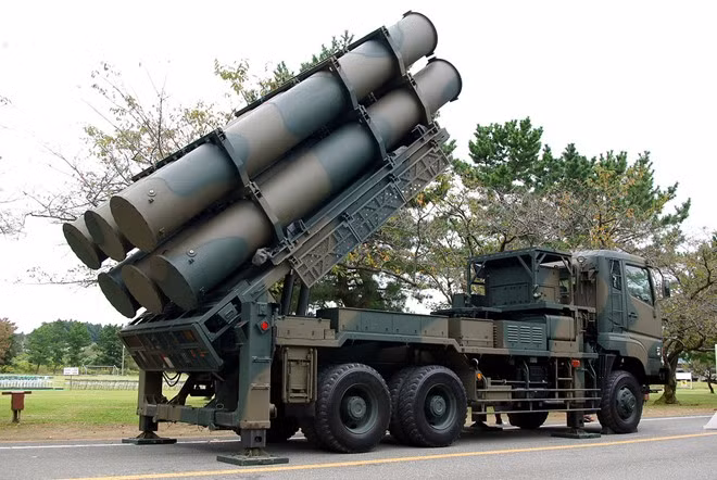 Type-88 là sản phẩm của tập đoàn Mitsubishi Heavy Industries - nhà thầu quốc phòng lớn nhất Nhật Bản. Quân đội Nhật Bản bắt đàu sử dụng nó từ cuối những năm 1980. Mỗi xe phóng mang 6 đạn tên lửa chống hạm Type-90 SSM-1B cùng xe radar điều khiển hỏa lực JTPS P-15. Tên lửa SSM-1B có tầm bắn 150 km, tốc độ cận âm, mang theo đầu đạn nặng 225 kg. Type-88 là hệ thống phòng thủ bờ biển chủ lực của lực lượng Phòng vệ Nhật Bản.