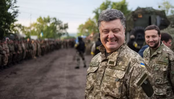 Ông Poroshenko tới thăm một đơn vị quân đội tham gia chiến dịch quân sự ở miền đông.