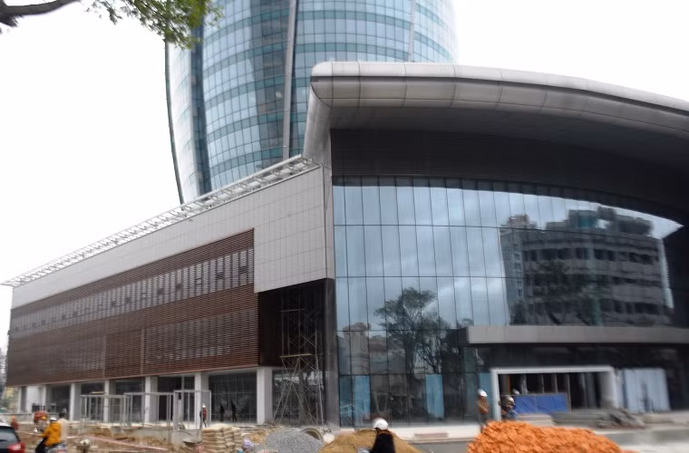 Tòa nhà có 34 tầng nổi, trong đó, khối đế có 4 tầng và khối tháp 30 tầng