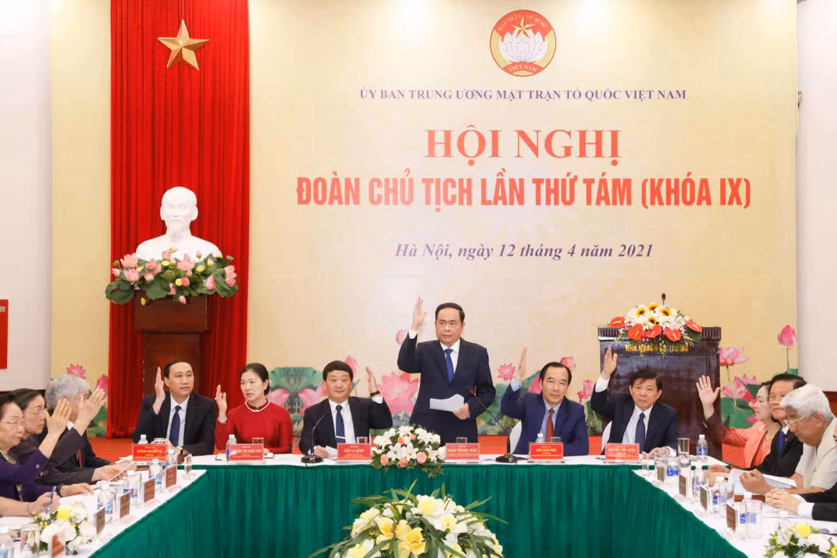 Trước đó, ngày 31/3, Bộ Chính trị ra Quyết định chỉ định ông Đỗ Văn Chiến, Bí thư Trung ương Đảng, Bí thư Ban cán sự đảng, Bộ trưởng, Chủ nhiệm Ủy ban Dân tộc giữ chức Bí thư Đảng đoàn MTTQ Việt Nam nhiệm kỳ 2019-2024.