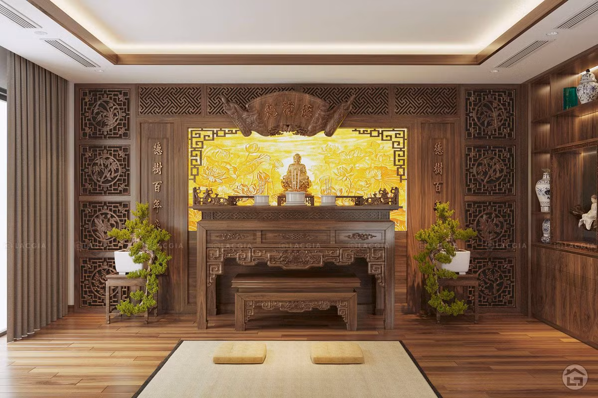 Khi ánh sáng mạnh thì phòng thờ không tụ khí được, gia tiên không an nghỉ nên linh hồn tiêu tán, gia đình sẽ bị lụi bại. Bởi thế phòng thờ cần ánh sáng vừa phải và nên dùng ánh sáng đèn đỏ, tránh ánh sáng và gió ngoài trời trực tiếp tạt vào.