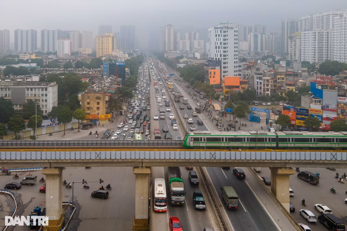 Ngày 6/2 (tức 27 tháng Chạp), lượng phương tiện tại Hà Nội tăng cao vào buổi chiều, đặc biệt là tại các tuyến đường cửa ngõ hướng ra các tỉnh thành phía nam và tây nam.