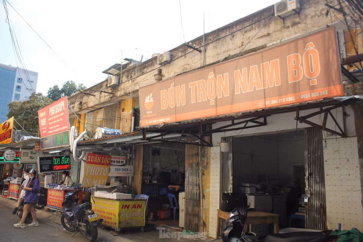 Ben trong khu tap the 'cho sap' giua Thu do