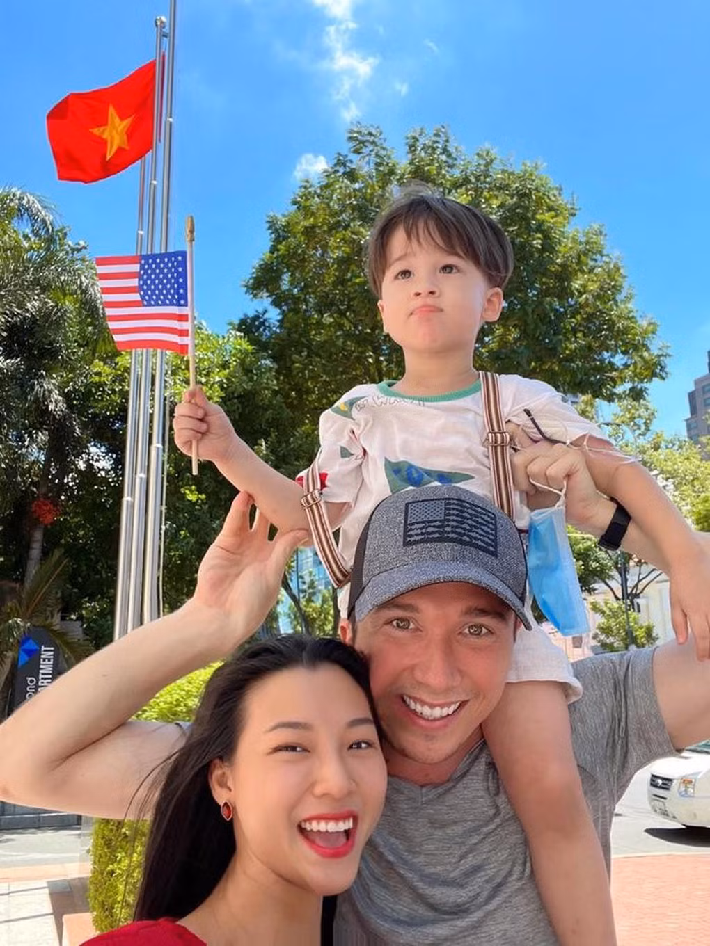 Sao Viet hau ly hon: Giu quan he tot voi nguoi cu, duoc khen ngoi-Hinh-2