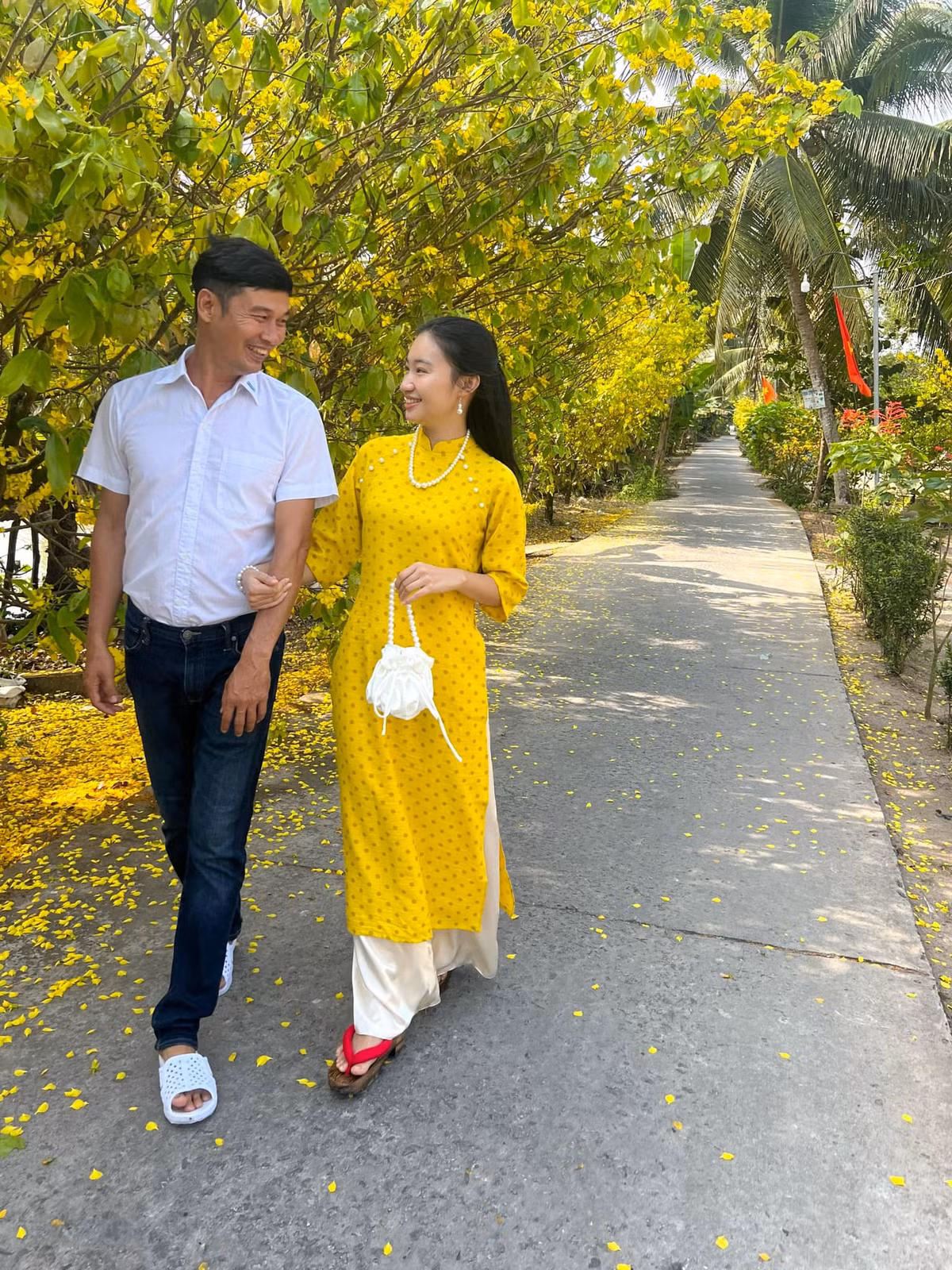 Nam nghe si cuoi vo xinh dep chua co con chung van hanh phuc-Hinh-2