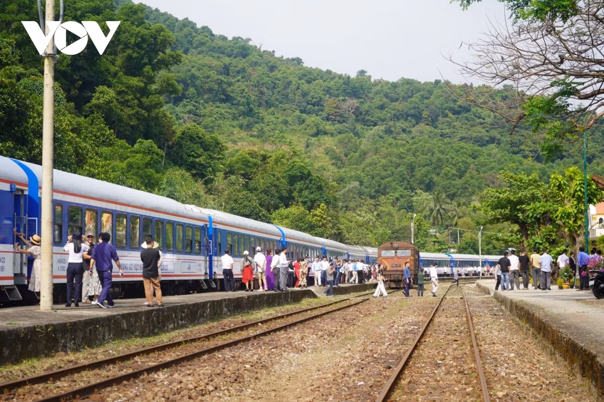 Du lịch trải nghiệm cung đường đẹp nhất Việt Nam bằng tàu hỏa - Hình 3 Du lich trai nghiem cung duong dep nhat Viet Nam bang tau hoa-Hinh-3