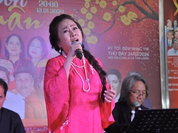 Nguoi dan ba quyen luc ‘chong lung’ cho ca si Bao Anh-Hinh-5