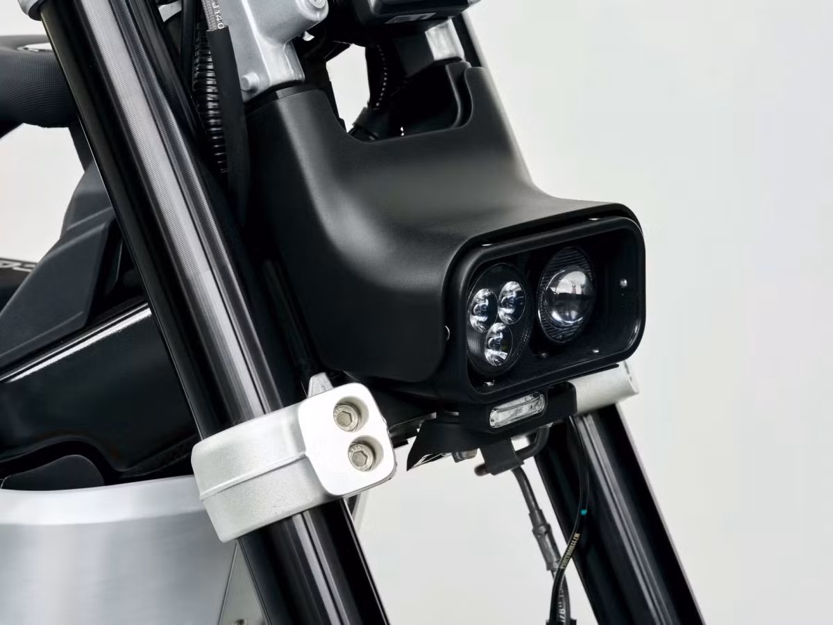 Mẫu xe ý tưởng này sở hữu hai bộ pin 1,96 kWh có thể tháo rời cũng như một động cơ điện tạo ra mô-men xoắn 15 mã lực và 55 Nm