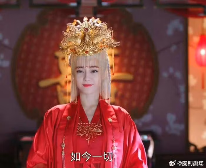 Tranh cai 2023: Bach Loc bi che 'phen', Dich Le Nhiet Ba bi stylist hai