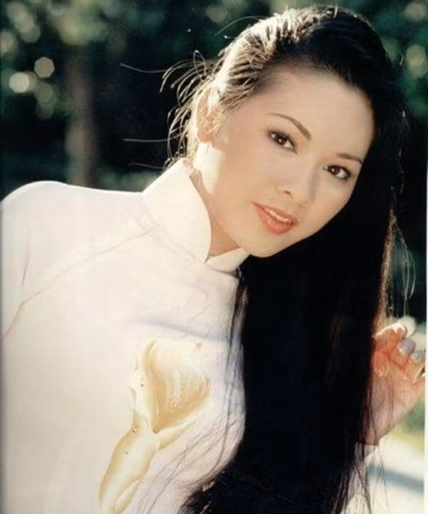 Nu nghe si tai sac dong bolero doi thuc ra sao o tuoi U60?-Hinh-2