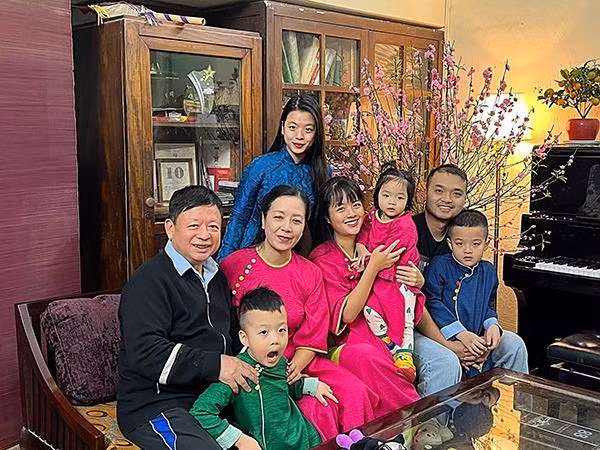 NSUT Chieu Xuan tuoi huu vien man ben chong nhac si tai hoa-Hinh-8