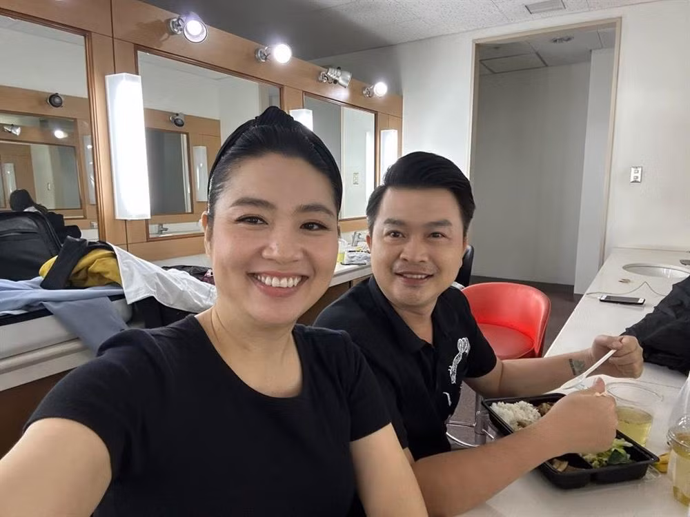 Lê Khánh cũng thừa nhận, trong cuộc sống hôn nhân, vợ chồng cô cũng có lúc xảy ra mâu thuẫn. Dù vậy, qua mỗi chuyện, cả 2 đã cùng thay đổi để hòa hợp với nhau hơn.
