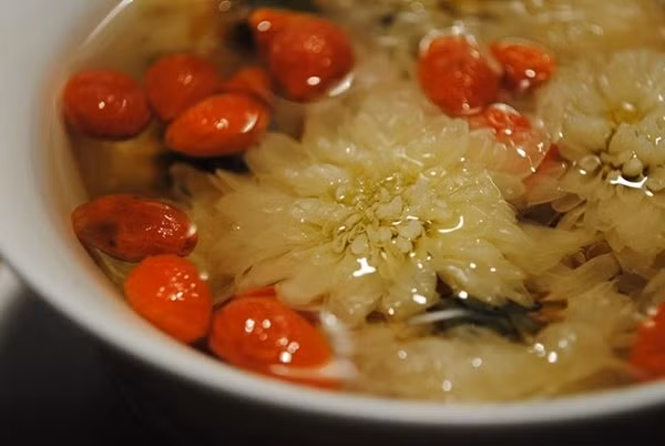 Them ky tu vao nuoc nong uong buoi sang, gat hai 5 loi ich-Hinh-5