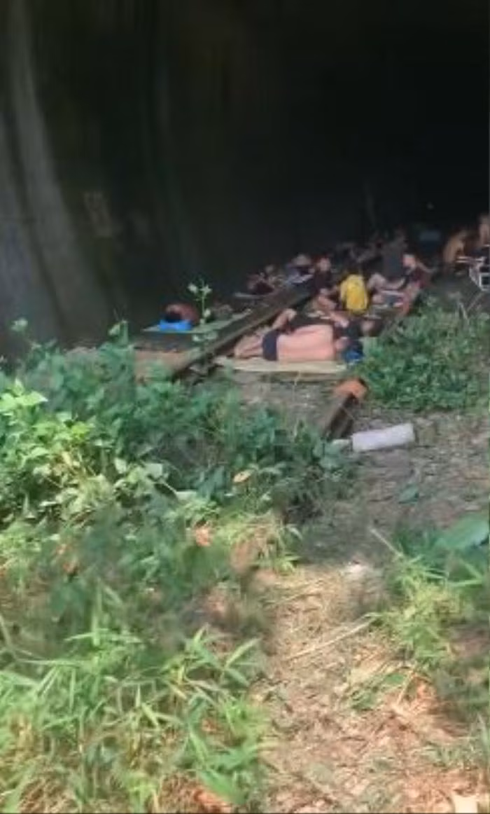 Cup dien, ca lang ru nhau tranh nong chi lo ngay ngay 1 dieu-Hinh-2