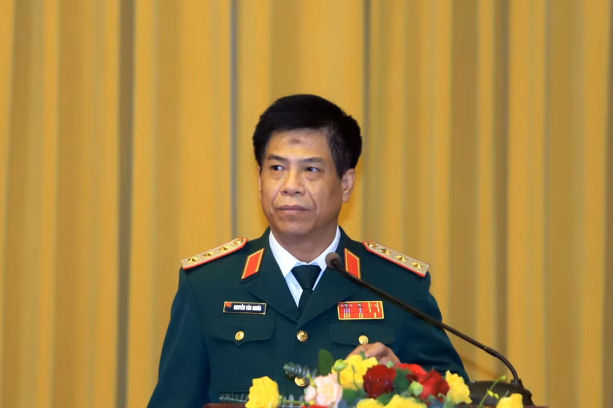 Chủ tịch nước Võ Văn Thưởng trao quyết định thăng quân hàm Thượng tướng - Hình 3 Chu tich nuoc Vo Van Thuong trao quyet dinh thang quan ham Thuong tuong-Hinh-3