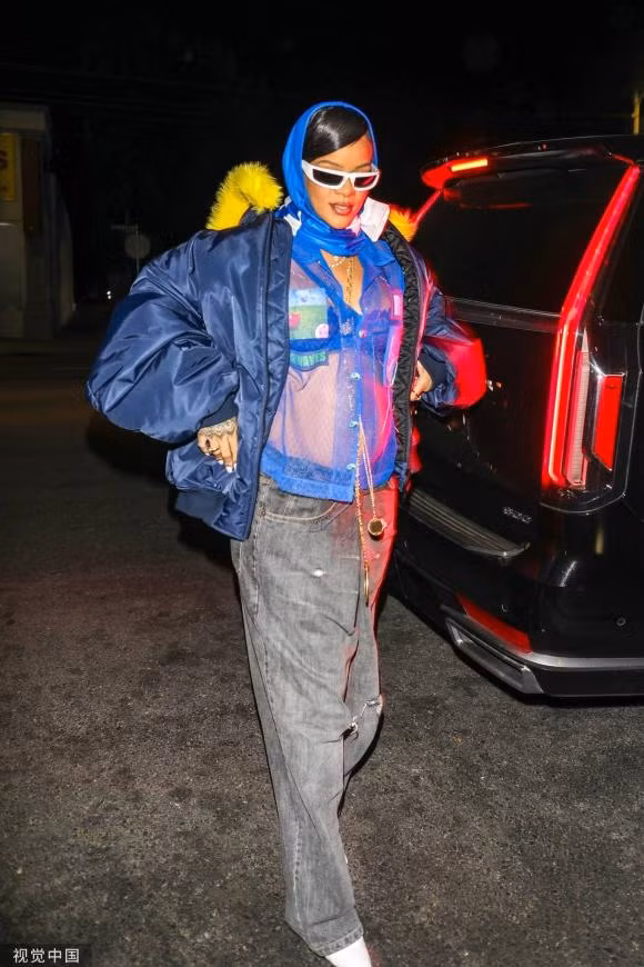 Ca si Rihanna dien do nhu 