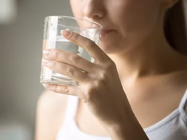 3 việc chị em hay làm trước khi ngủ khiến da nhăn nheo ảnh 2