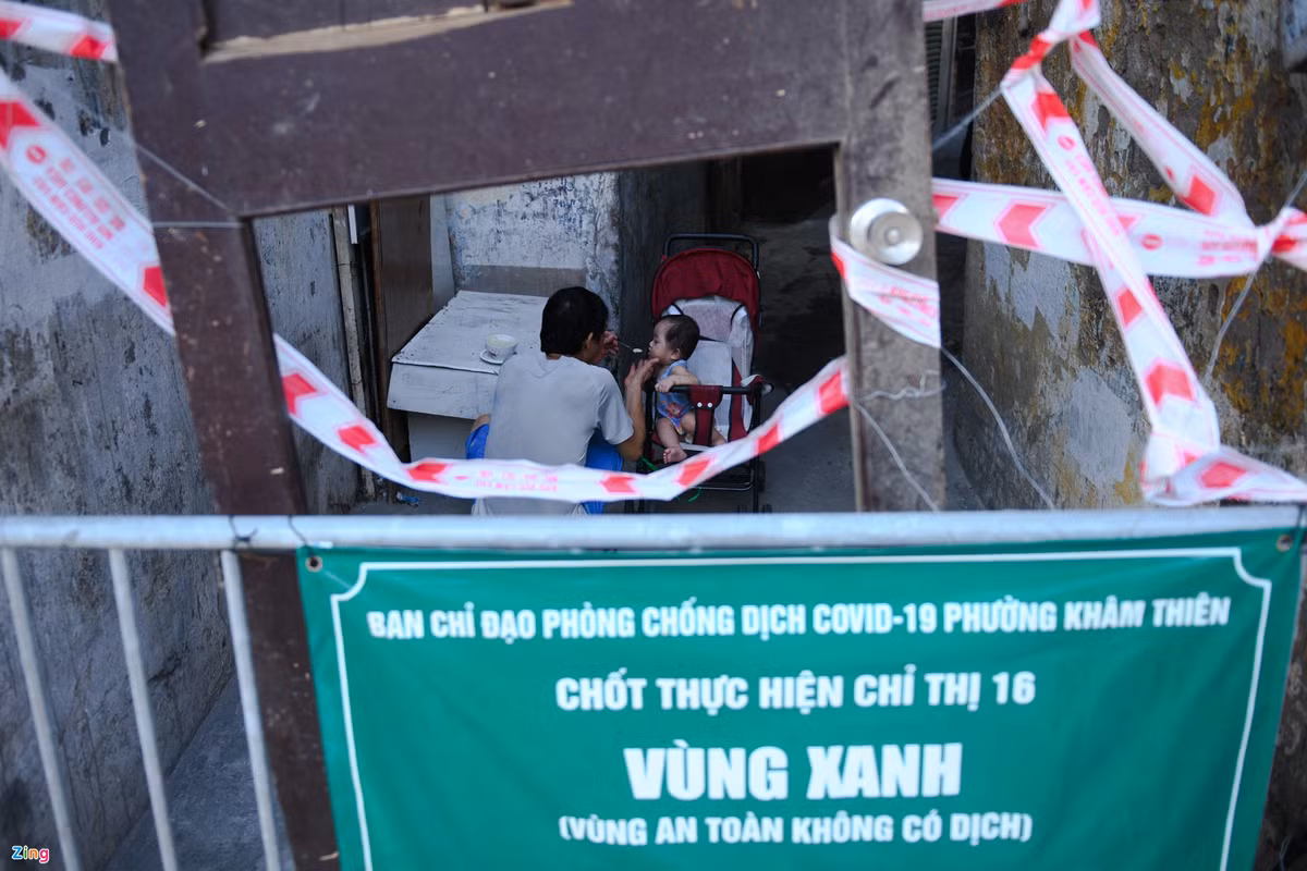 Anh tuan: Tiem dien thoai ban rau cu qua-Hinh-2
