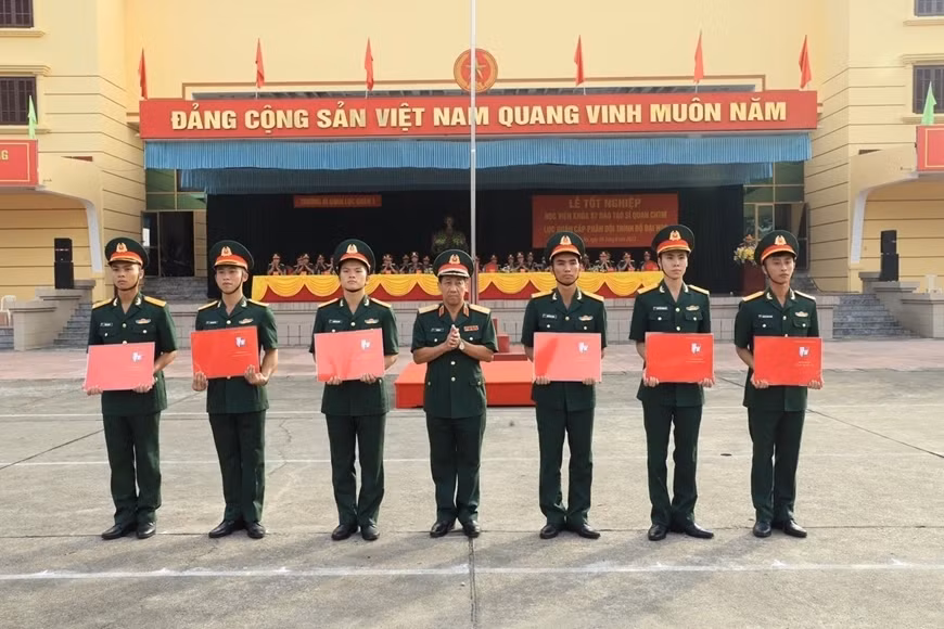Truong Si quan Luc quan 1 - cai noi dao tao sy quan anh dung, kien cuong-Hinh-2