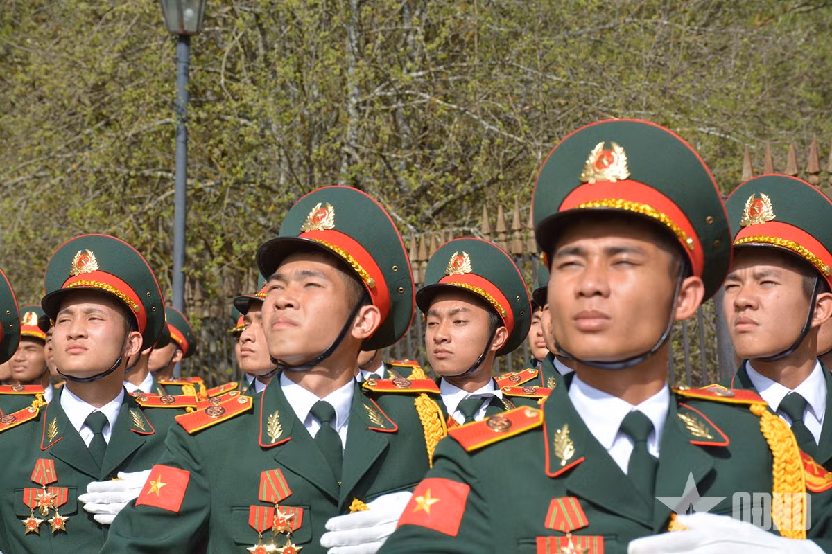 Doan Viet Nam tham gia duyet binh tren Quang truong Do tap luyen buoi dau tien-Hinh-7