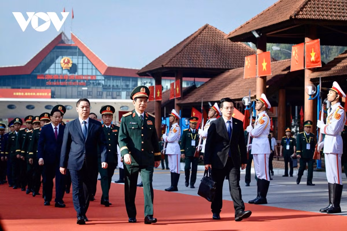 Bộ trưởng Phan Văn Giang và các đại biểu bắt đầu sang Trung Quốc tham dự các hoạt động giao lưu.