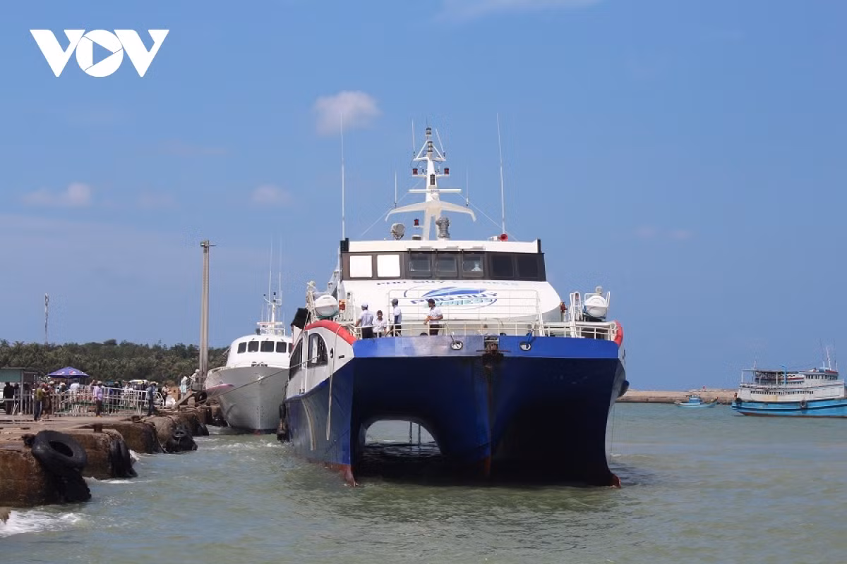 Những bạn trẻ ứng dụng công nghệ số làm du lịch ở đảo Phú Quý - Hình 3 Nhung ban tre ung dung cong nghe so lam du lich o dao Phu Quy-Hinh-3