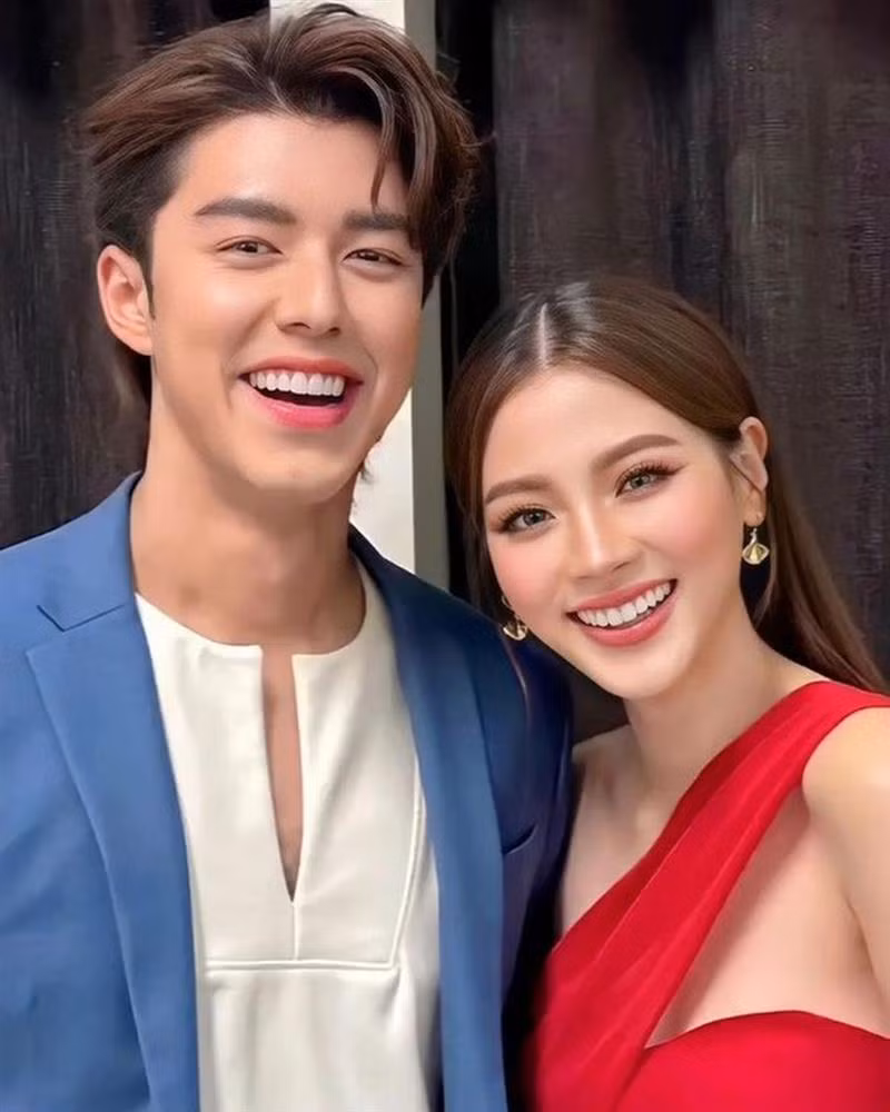 My nhan Thai Lan dep rang ngoi truoc ong kinh cua ban trai-Hinh-4
