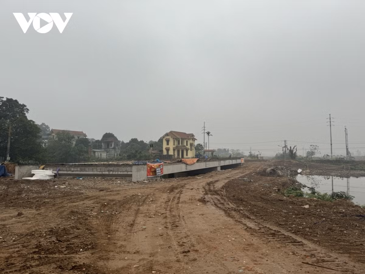 Vướng công trình, đường Vành đai 4 có nguy cơ chậm tiến độ - Hình 6 Vuong cong trinh, duong Vanh dai 4 co nguy co cham tien do-Hinh-6