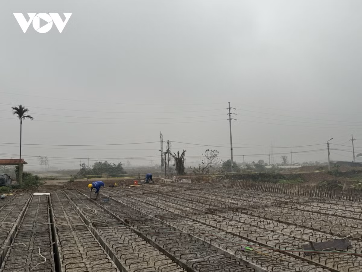 Vướng công trình, đường Vành đai 4 có nguy cơ chậm tiến độ - Hình 7 Vuong cong trinh, duong Vanh dai 4 co nguy co cham tien do-Hinh-7