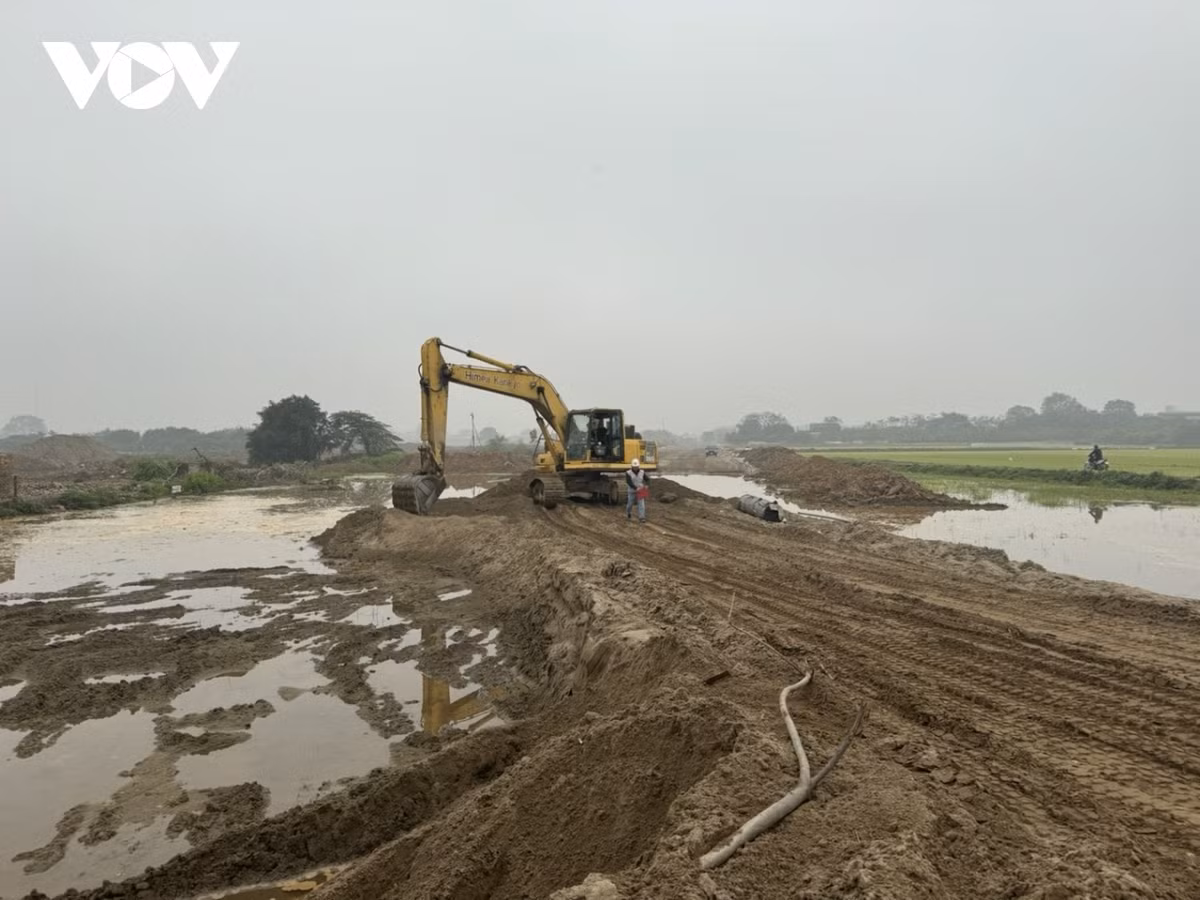 Vướng công trình, đường Vành đai 4 có nguy cơ chậm tiến độ - Hình 12 Vuong cong trinh, duong Vanh dai 4 co nguy co cham tien do-Hinh-12