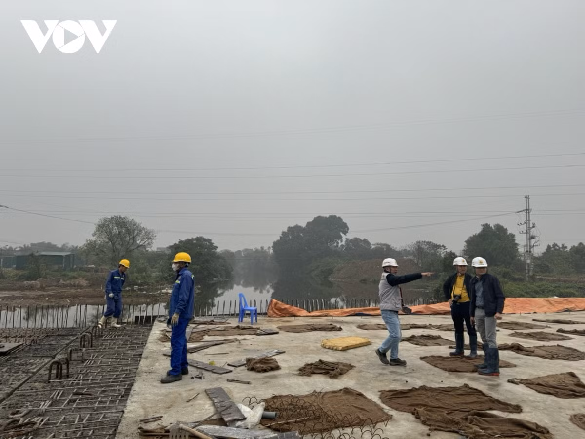 Vướng công trình, đường Vành đai 4 có nguy cơ chậm tiến độ - Hình 9 Vuong cong trinh, duong Vanh dai 4 co nguy co cham tien do-Hinh-9
