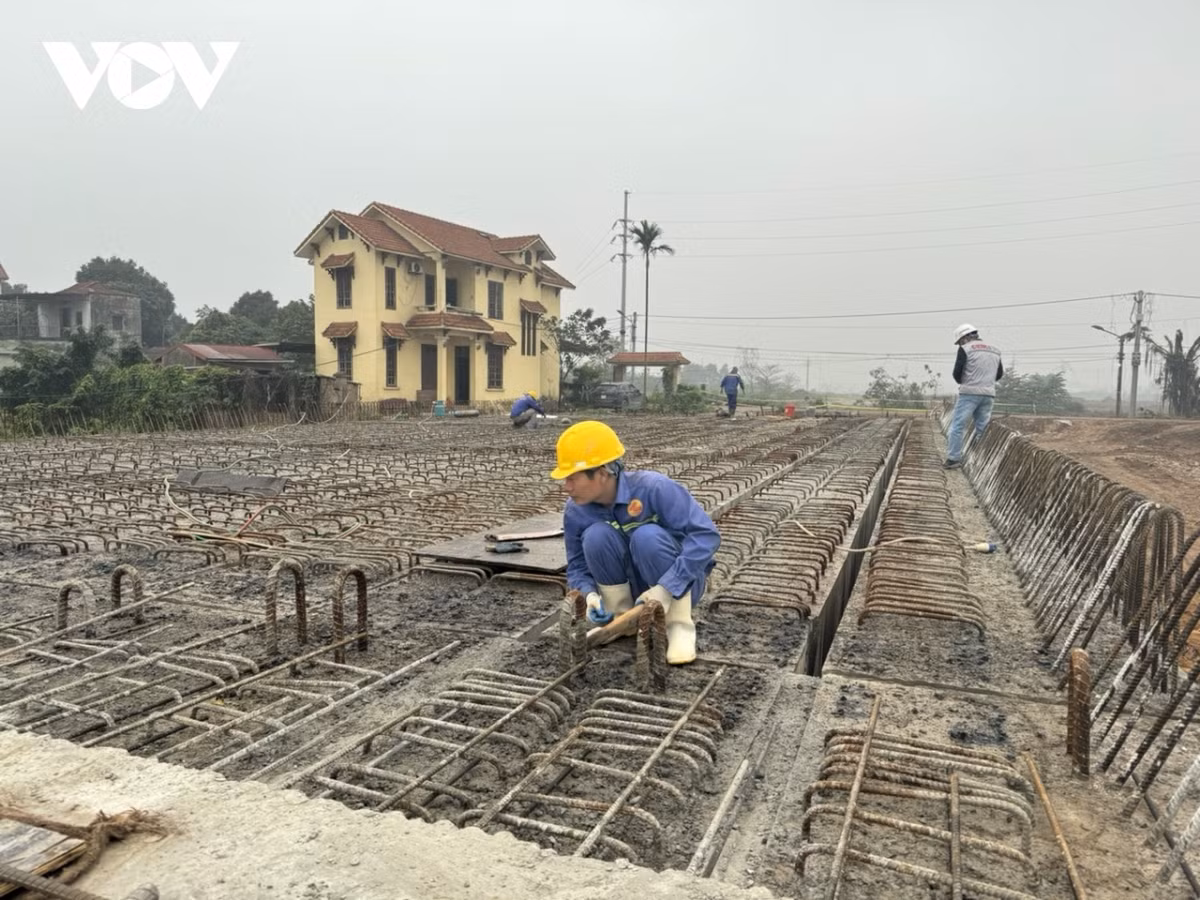 Vướng công trình, đường Vành đai 4 có nguy cơ chậm tiến độ - Hình 8 Vuong cong trinh, duong Vanh dai 4 co nguy co cham tien do-Hinh-8