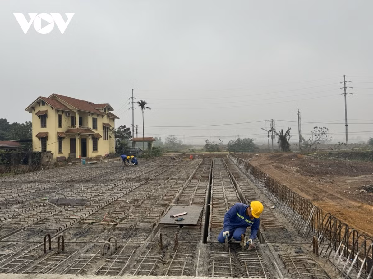 Vướng công trình, đường Vành đai 4 có nguy cơ chậm tiến độ - Hình 11 Vuong cong trinh, duong Vanh dai 4 co nguy co cham tien do-Hinh-11