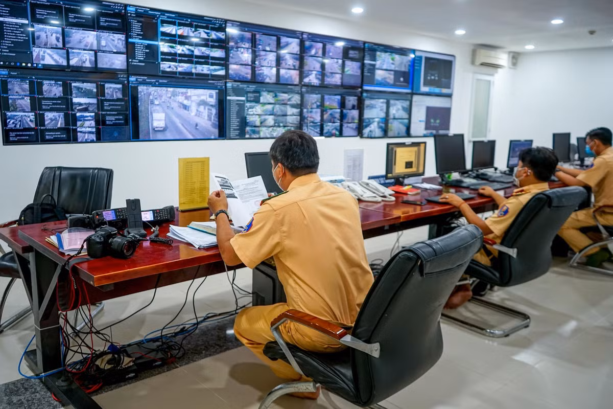 Trong thời gian diễn ra cao điểm, Phòng CSGT ĐB-ĐS sẽ tăng cường tuần tra, kiểm soát, kể cả kiểm soát qua camera nhằm xử lý nghiêm các hành vi vi phạm về TTATGT; tập trung các hành vi vi phạm là nguyên nhân trực tiếp gây tai nạn giao thông, ùn tắc giao thông. Lực lượng CATP sẽ phối hợp với Thanh tra giao thông kiểm soát chặt chẽ hoạt động vận tải hành khách bằng xe ô tô dịp nghỉ lễ 30/4 và 1/5.
